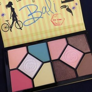 Coastal Scents eyeshadow pallette